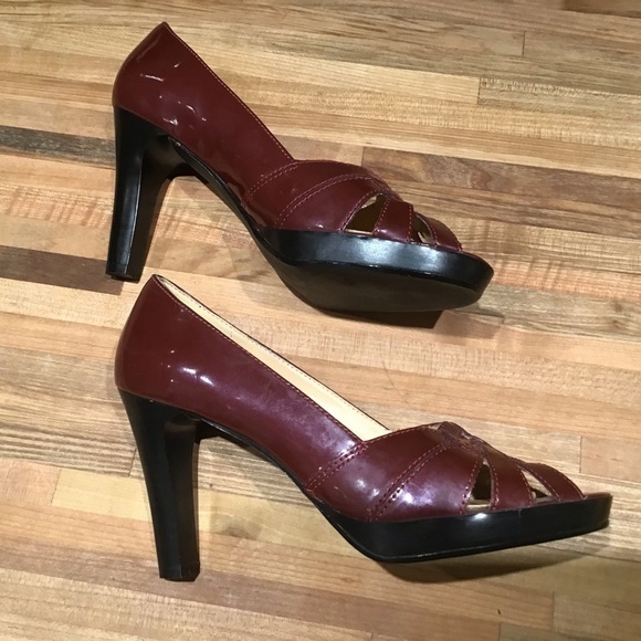 Nicole “Misty” heels. Lattice work peep toes. Size 8.5 M. - Picture 3 of 9